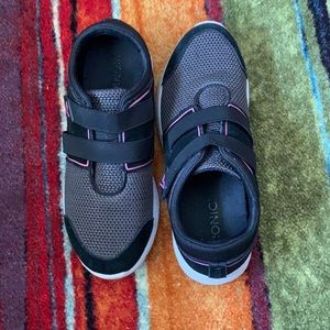 Vionic Brisk Ema Slip On Size 10